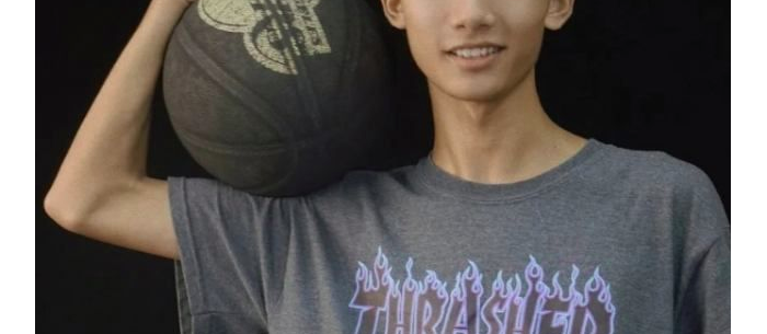 帅气篮球体育生直男弟弟漏大鸟