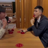 去同学家复习功课被扑倒在床